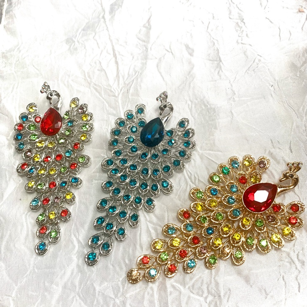 Peacock Rhinestones Brooches. One brooch per order.